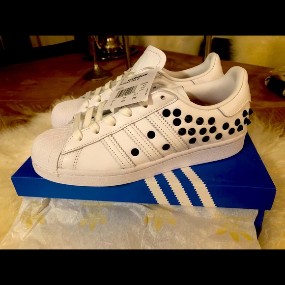 BNWT Rare Limited edition Adidas Dot Studded womens Superstars in size 6!!! - Picture 1 of 16
